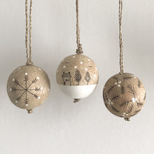 Wood bauble-Snowy houses
