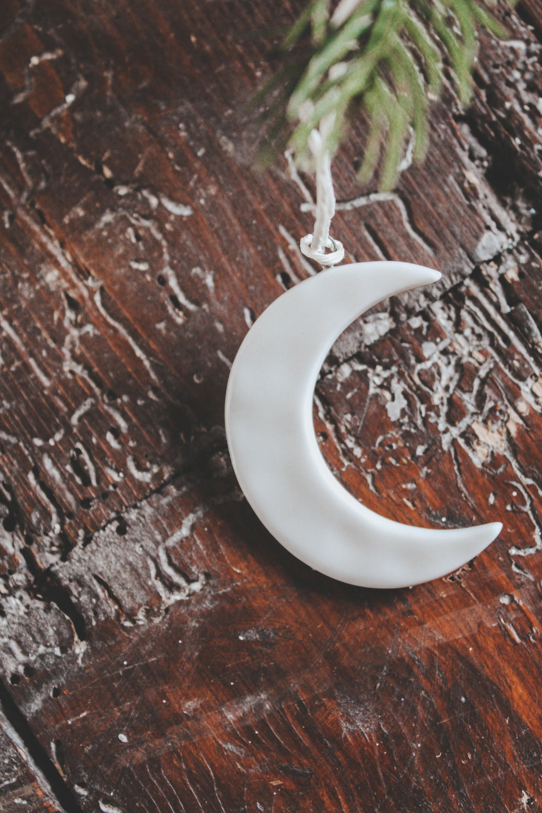 Porcelain hanger-Moon